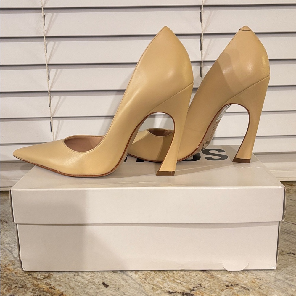 Schutz Lexi Pump- Beige - Picture 8 of 9